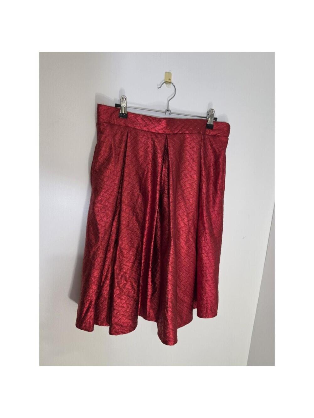 SALE LuLaRoe Red Jacquard Pleat Geometric Pocket Knee Skirt L Metallic